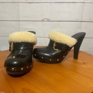 Michael Kors Womens 6.5 Brown Leather Clogs Mules Wood Heels W/ Faux Fur Buckle
